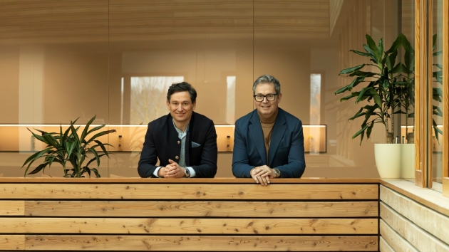 Stephanie Moßbacher zieht sich aus der Geschäftsführung von Byodo zurück - Geschäftsführer Bernd Hochstädter (l.) und Prokurist Christian Bäumer (r.), der seit 2023 als kaufmännischer Leiter Byodo Naturkost die Bereiche Finanzen, Controlling, Personal, Lager, IT und Verwaltung verantwortet - Quelle: Byodo
